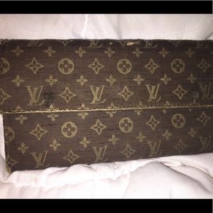 AUTHENTIC CANVAS & LEATHER Louis Vuitton Wallet.